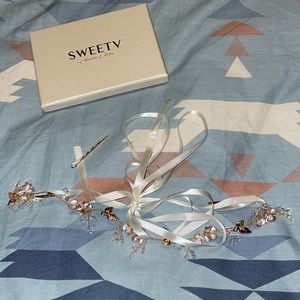 SweetV wedding hair headband. Rose gold with flowers and crystals.